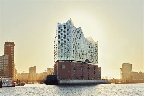  Das Elbphilharmonie: Ein architektonisches Wunderwerk mit atemberaubenden Klanglandschaften!