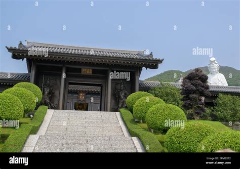  Das Mao-Shan-Kloster: Ein spirituelles Refugium mit atemberaubenden Panoramablicken!